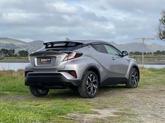 2017 Toyota C-HR - Thumbnail