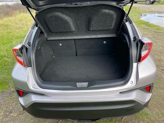 2017 Toyota C-HR - Thumbnail
