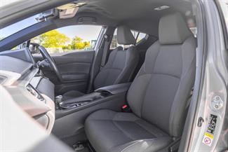 2017 Toyota C-HR - Thumbnail