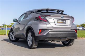 2017 Toyota C-HR - Thumbnail