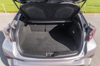 2017 Toyota C-HR - Thumbnail