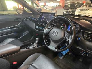 2017 Toyota C-HR - Thumbnail
