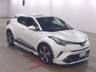 2017 Toyota C-HR - Thumbnail