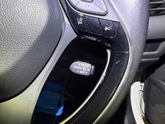 2017 Toyota C-HR - Thumbnail