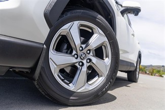 2019 Toyota RAV4 - Thumbnail