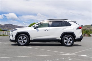 2019 Toyota RAV4 - Thumbnail