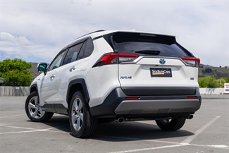 2019 Toyota RAV4 - Thumbnail