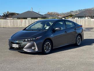 2021 Toyota Prius - Thumbnail