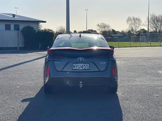 2021 Toyota Prius - Thumbnail