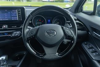 2017 Toyota C-HR - Thumbnail