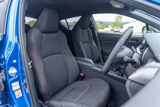 2017 Toyota C-HR - Thumbnail