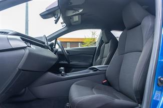2017 Toyota C-HR - Thumbnail