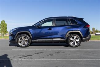 2019 Toyota RAV4 - Thumbnail