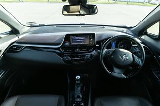 2017 Toyota C-HR - Thumbnail