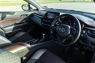 2017 Toyota C-HR - Thumbnail