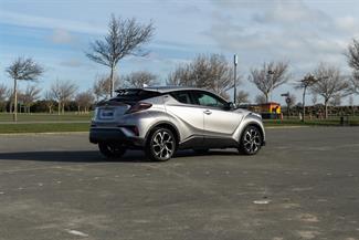 2017 Toyota C-HR - Thumbnail