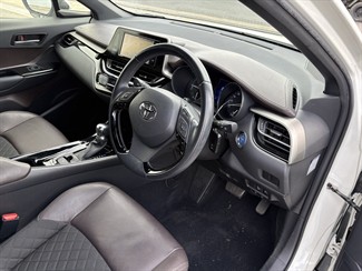 2017 Toyota C-HR - Thumbnail