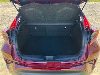 2019 Toyota C-HR - Thumbnail