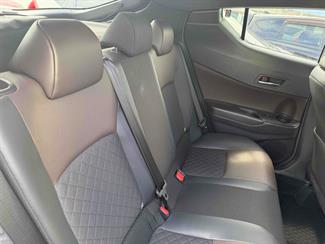 2017 Toyota C-HR - Thumbnail