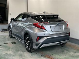 2017 Toyota C-HR - Thumbnail