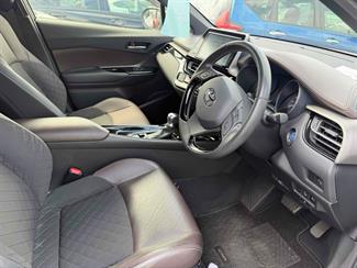 2017 Toyota C-HR - Thumbnail