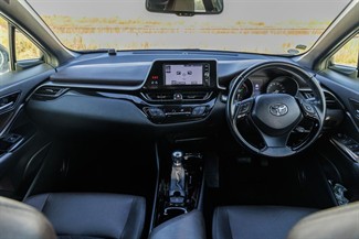 2017 Toyota C-HR - Thumbnail