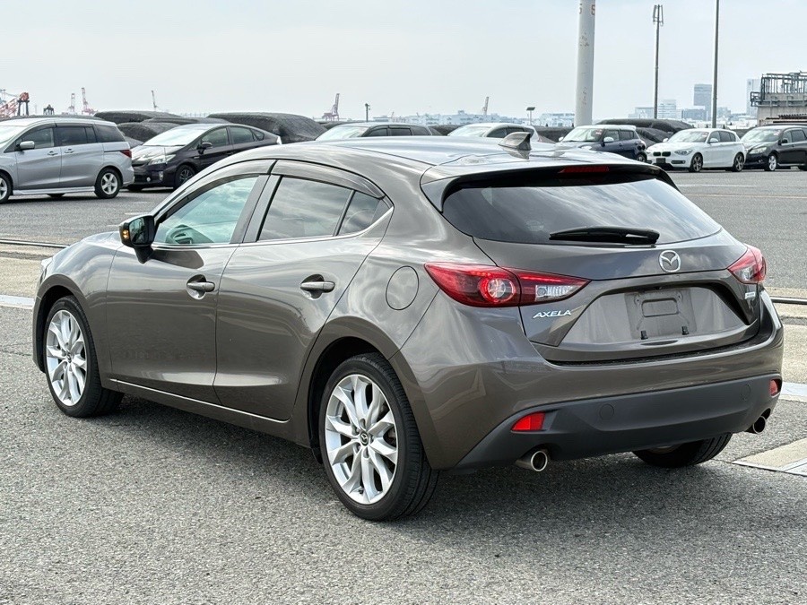 2014 Mazda Axela