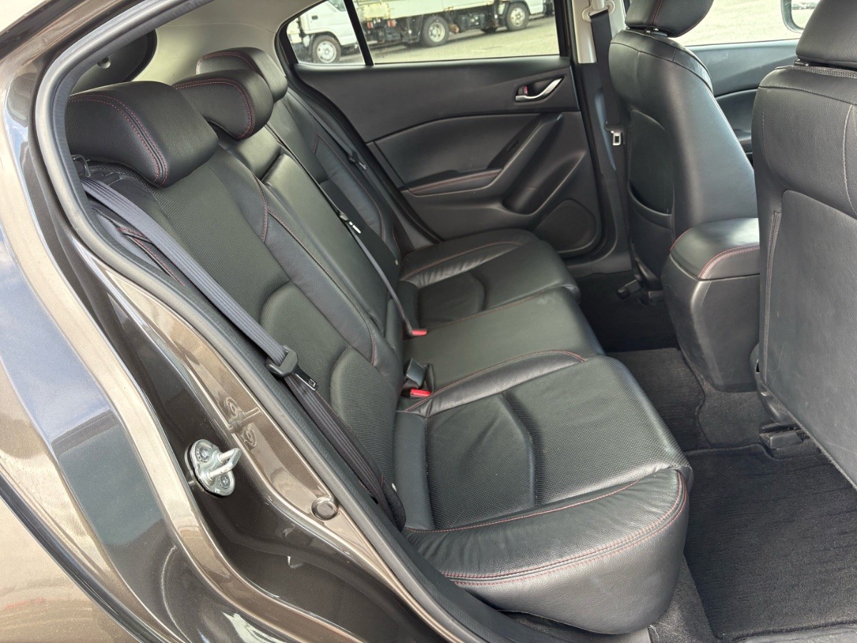 2014 Mazda Axela