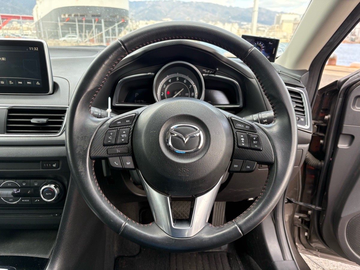 2014 Mazda Axela