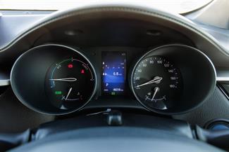 2017 Toyota C-HR - Thumbnail