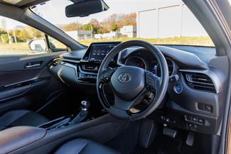 2017 Toyota C-HR - Thumbnail