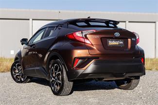 2017 Toyota C-HR - Thumbnail