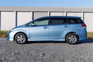 2009 Toyota Wish - Thumbnail