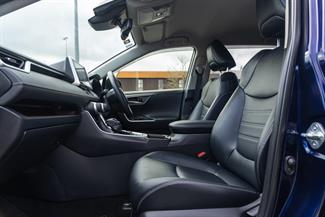 2019 Toyota RAV4 - Thumbnail