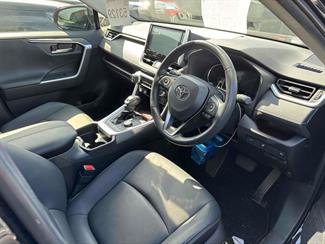 2021 Toyota RAV4 - Thumbnail