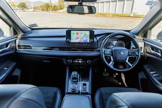 2024 Mitsubishi Outlander - Thumbnail