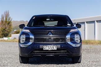 2024 Mitsubishi Outlander - Thumbnail