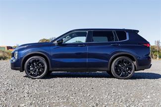 2024 Mitsubishi Outlander - Thumbnail