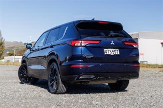 2024 Mitsubishi Outlander - Thumbnail