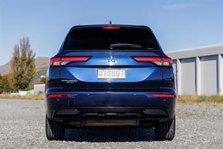 2024 Mitsubishi Outlander - Thumbnail