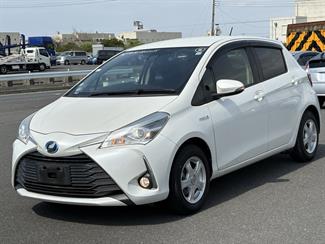 2017 Toyota Vitz - Thumbnail