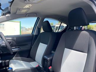 2013 Toyota AQUA - Thumbnail