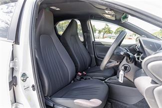 2020 Toyota Yaris - Thumbnail