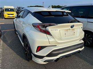 2017 Toyota C-HR - Thumbnail