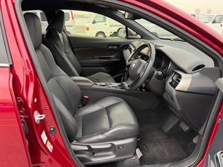 2017 Toyota C-HR - Thumbnail