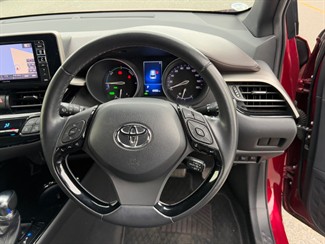 2017 Toyota C-HR - Thumbnail