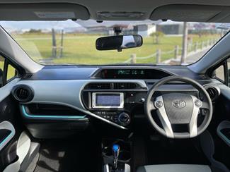 2012 Toyota AQUA - Thumbnail