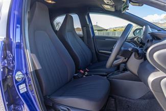 2020 Toyota Yaris - Thumbnail
