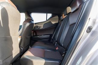 2017 Toyota C-HR - Thumbnail