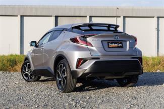 2017 Toyota C-HR - Thumbnail